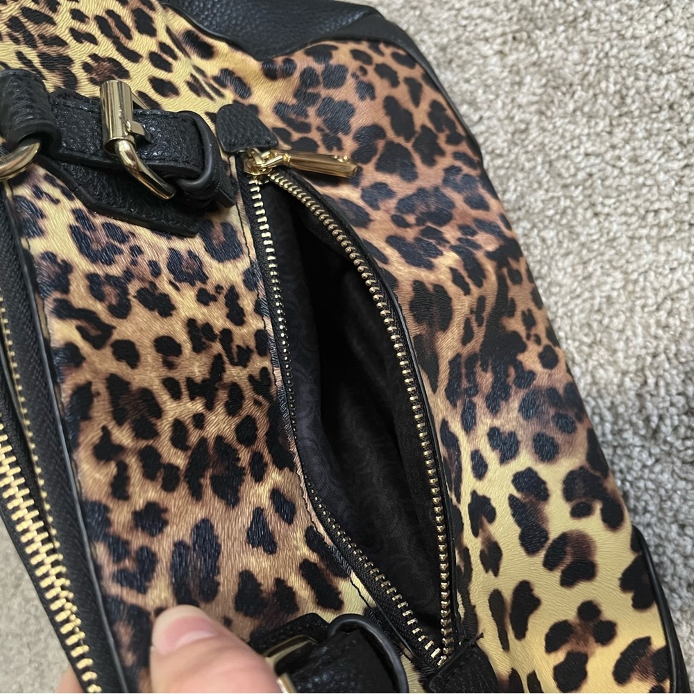 Animal print faux leather shoulder bag w/black interior - Picture 11 of 13